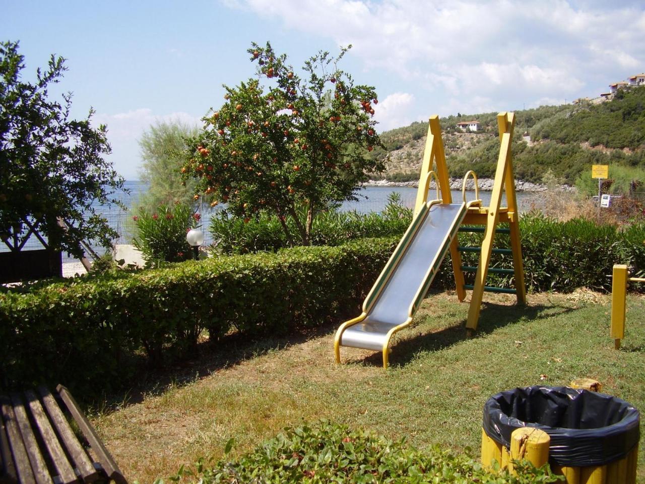 Razi Beach Lefokastro Exterior foto